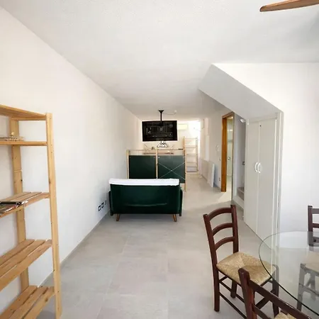 Apartment Home Stay Apartment